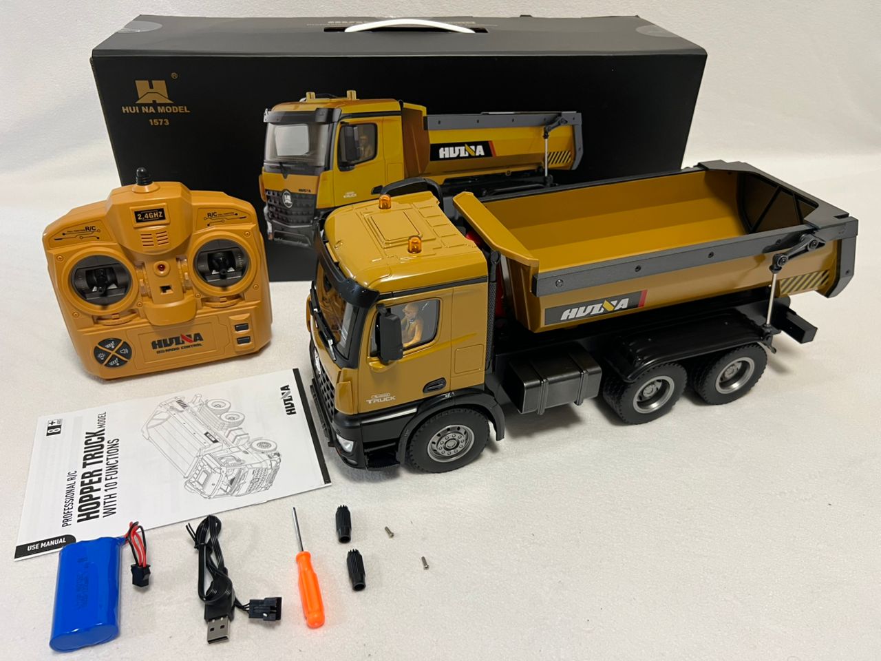 RC Truck Huina 1573 Metal dump truck with lights and sounds and Battery