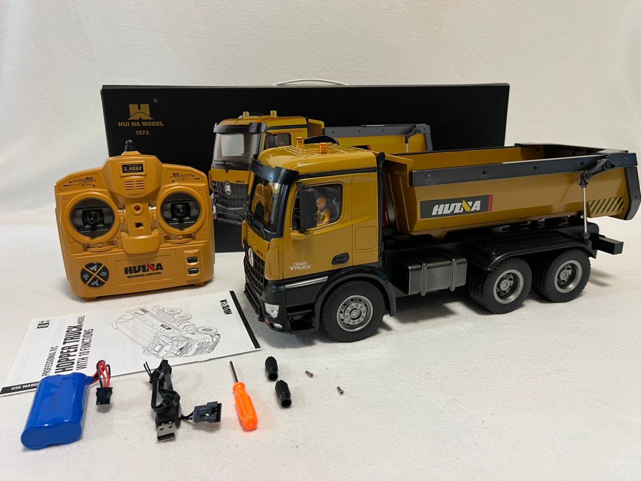 RC Truck Huina 1573 Metal dump truck with lights and sounds and Battery